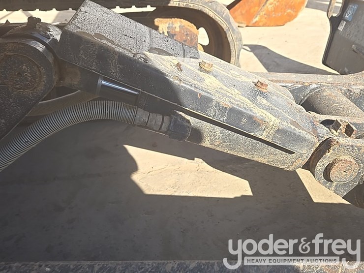 2020-deere-35g-image-42