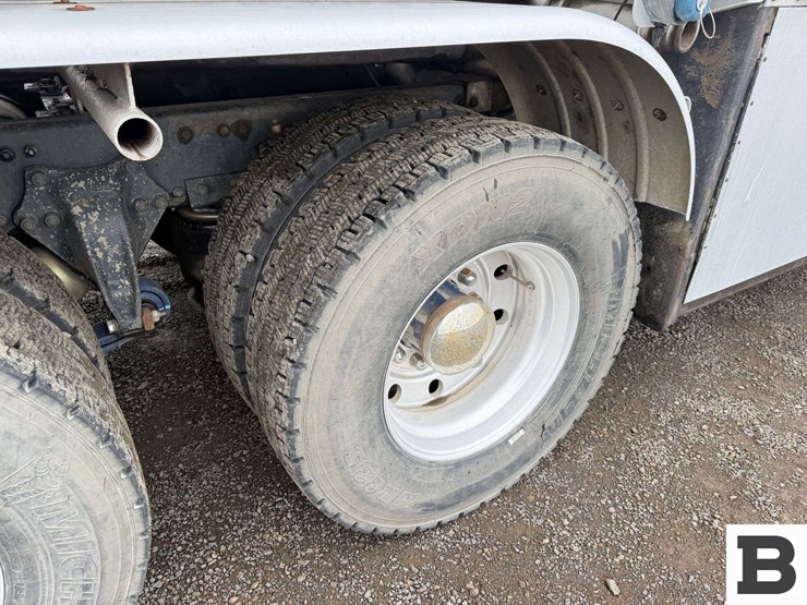 1993-freightliner-fld112-image-27