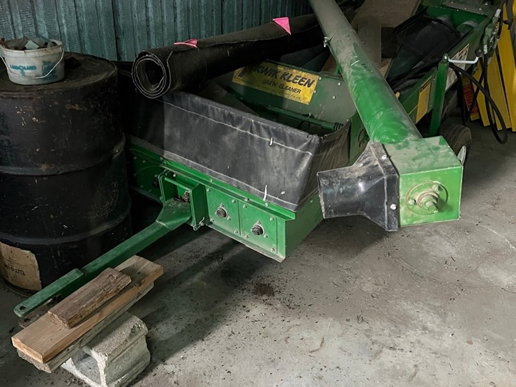 lot-35.-5-tube-model-572--kwik-kleen,-hyd.-drive,-wheat-screens,-always-shedded-image-11