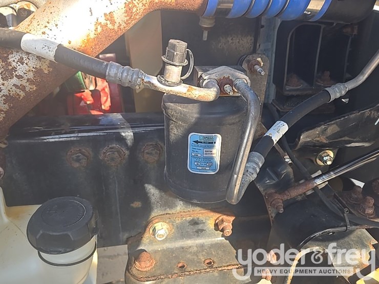 2020-freightliner-m2-106-image-42