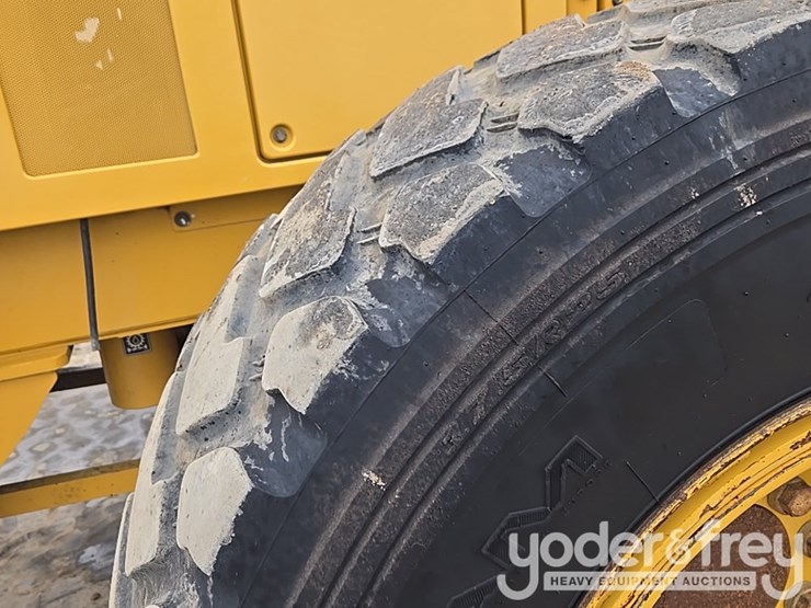 2015-caterpillar-12m3-image-24