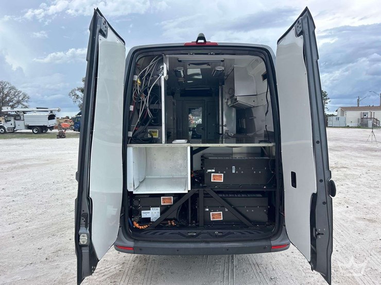 2021-mercedes-benz-sprinter-4500-image-23