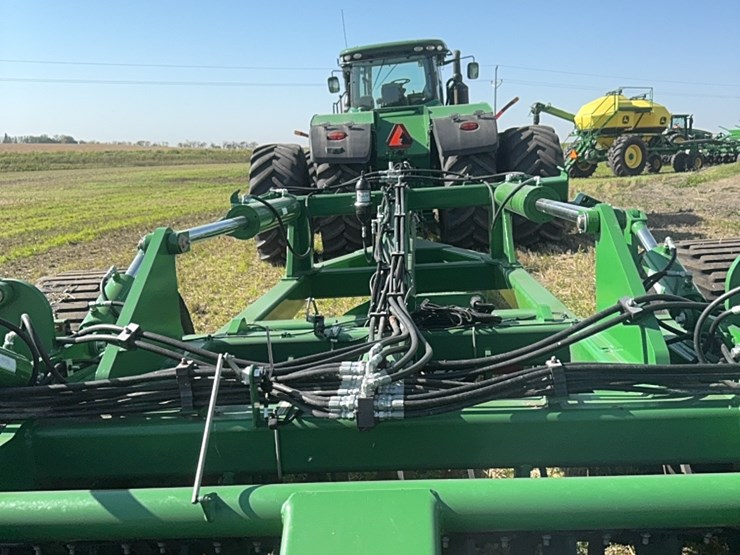 2023-john-deere-h-image-48