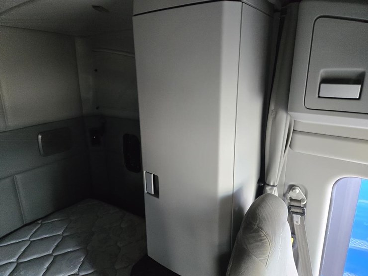 2018-kenworth-t680-image-64