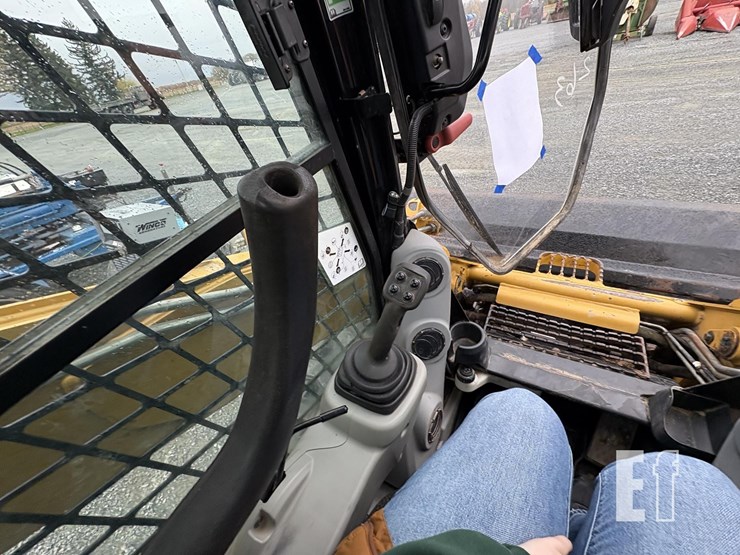 2013-caterpillar-262c2-image-22