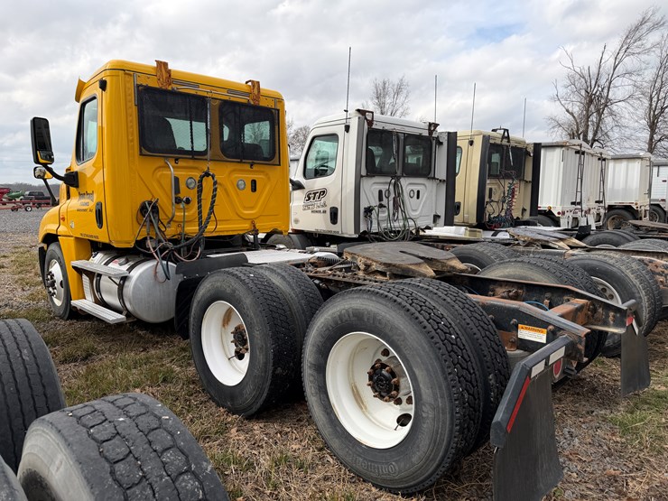 #40954-•-2016-freightliner-t/a-daycab-truck-tractor-3akjgedv4gsgw5933-image-4