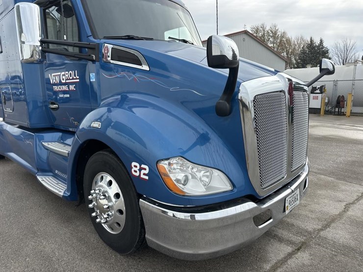 2020-kenworth-t680-image-23