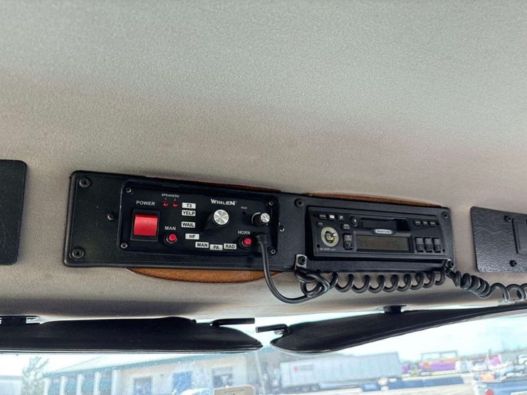 2003-freightliner-fl60-image-40