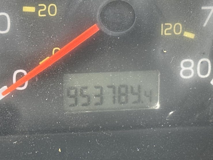 2001-volvo-10-image-47