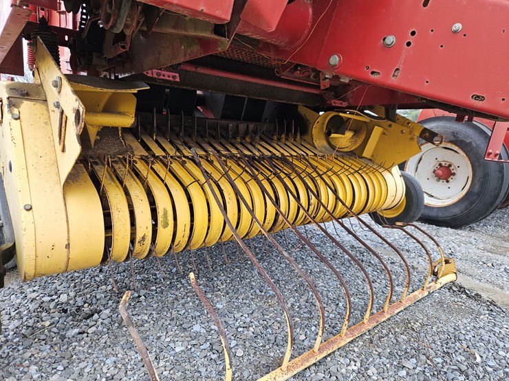 2001-new-holland-648-image-4