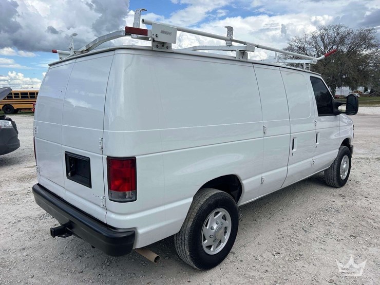 2014-ford-cargo-image-3