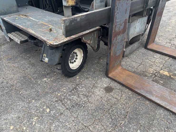 #1869-•-2012-combilift-cl-8011-multi-directional-forklift-image-12