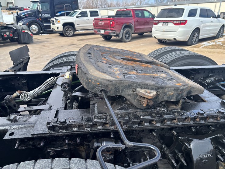 2018-freightliner-cascadia-126-image-48