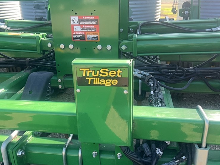 2022-john-deere-52-image-42