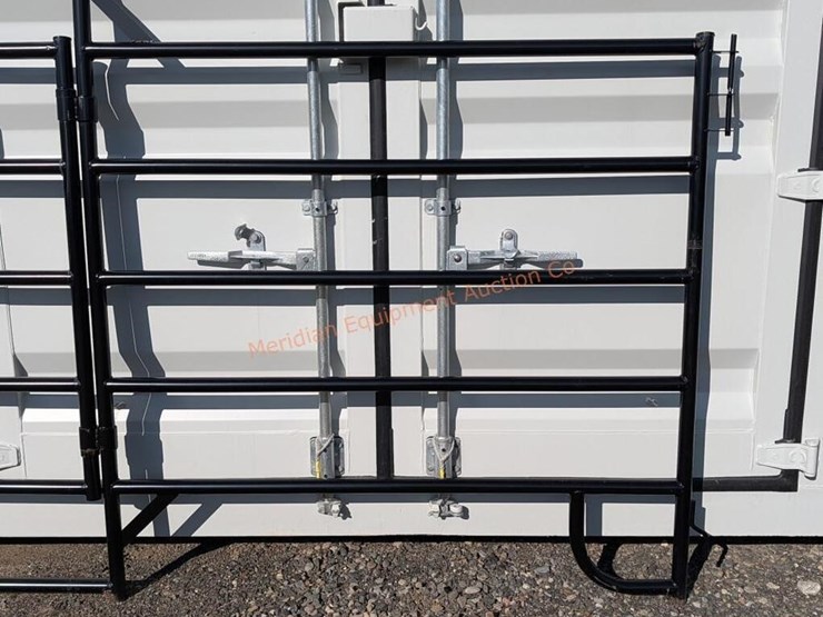 7'-x-9.5'-md-panel-w/-gate-image-3