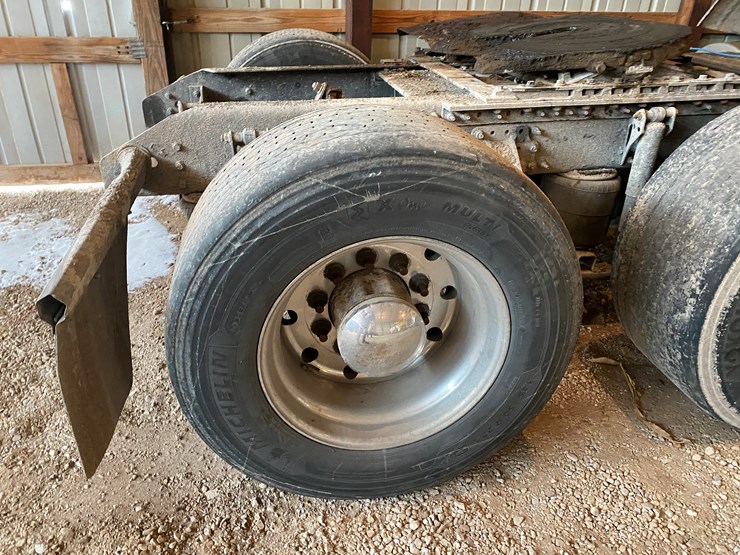 #310-•-2015-volvo-d13-tandem-axle-semi-rolled-over-(has-wi-title)-(algoma,-wi)-image-11