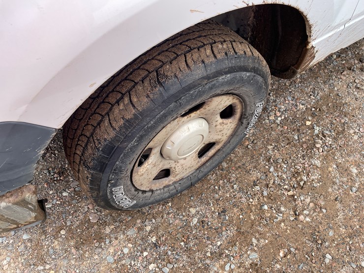 2005-ford-f150-xl-image-11