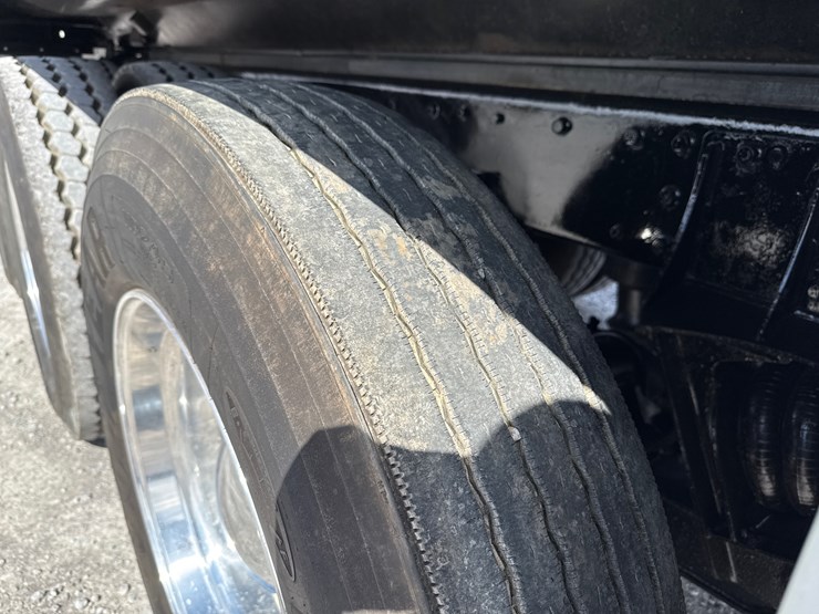 2008-peterbilt-367-image-19