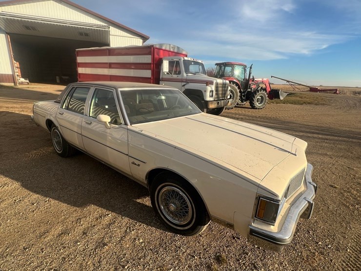 lot-13.-oldsmobile-delta-88-royale-car,-4-dr.,-196,050-mi,-307-v8,--4-speed-automatic-image-13