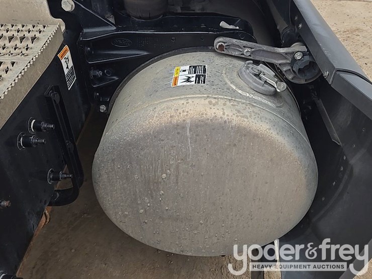 2019-peterbilt-579-image-52