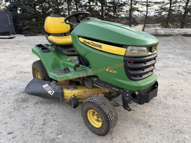 john-deere-x300-image-9