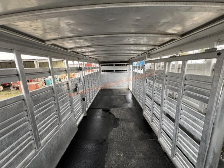 1996-featherlite-8120-image-10