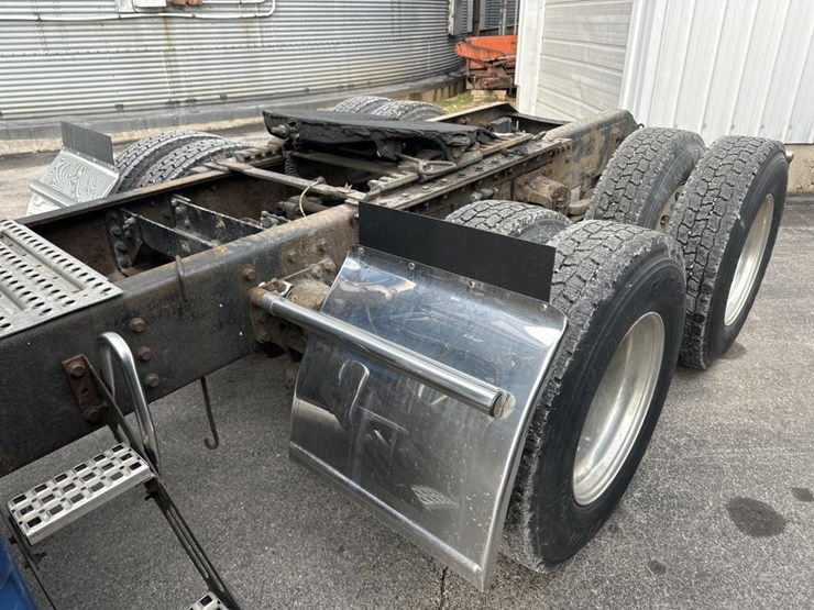 2001-volvo-10-image-14