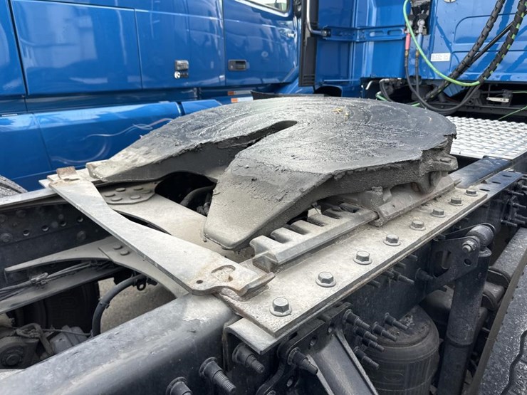 #2226-•-2024-volvo-vnl-sleeper-cab-semi-truck-tractor-image-24