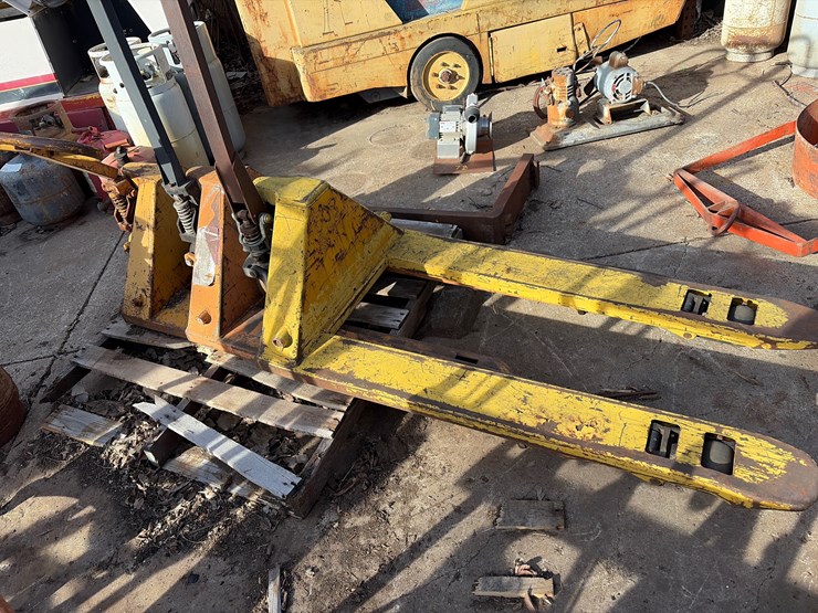 #79-•-group-of-three-pallet-jacks-image-2