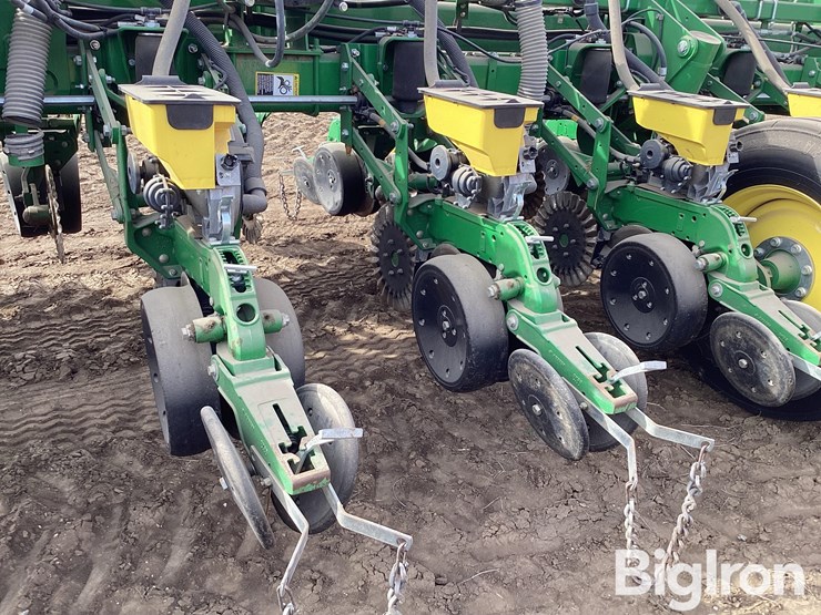 2022-john-deere-1775nt-image-15