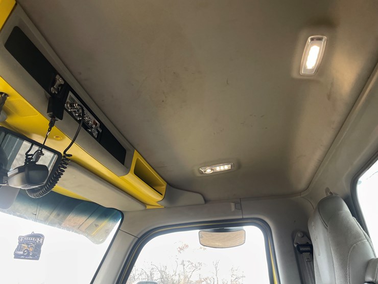 2019-kenworth-t880-image-61