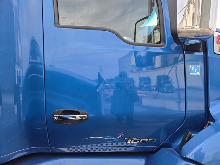 2019-kenworth-t680-image-25