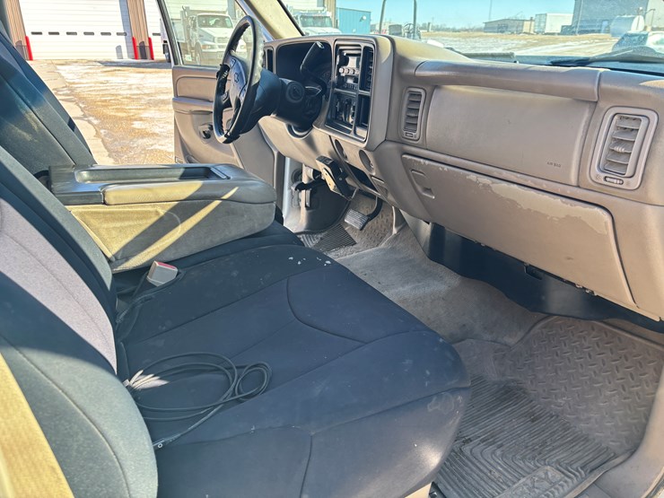 2005-chevrolet-2500-image-38