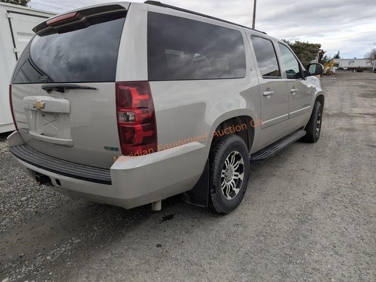 2007-chevrolet-suburban-image-10