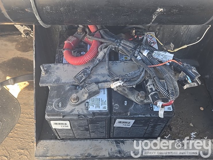 2009-peterbilt-335-image-49