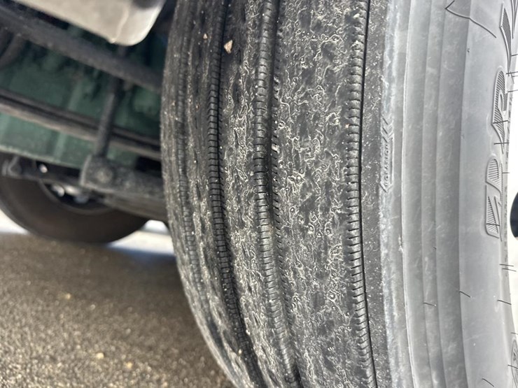 #2224-•-2025-volvo-vnl-sleeper-cab-semi-truck-tractor-image-56