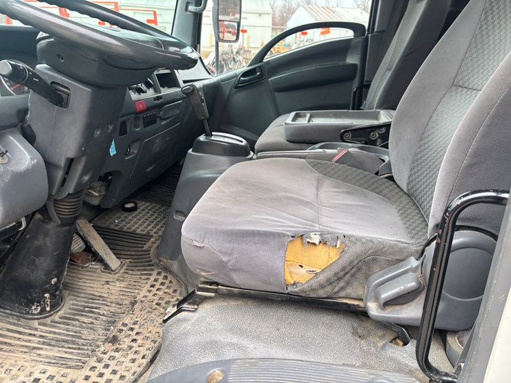 2015-isuzu-npr-xd-image-30