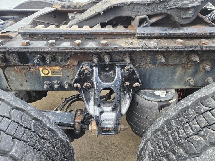 2019-kenworth-t680-image-30