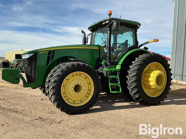 2011-john-deere-8335r-mfwd-tractor-image-1