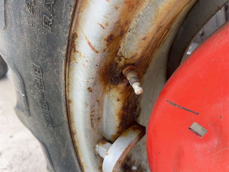 massey-ferguson-135-image-43