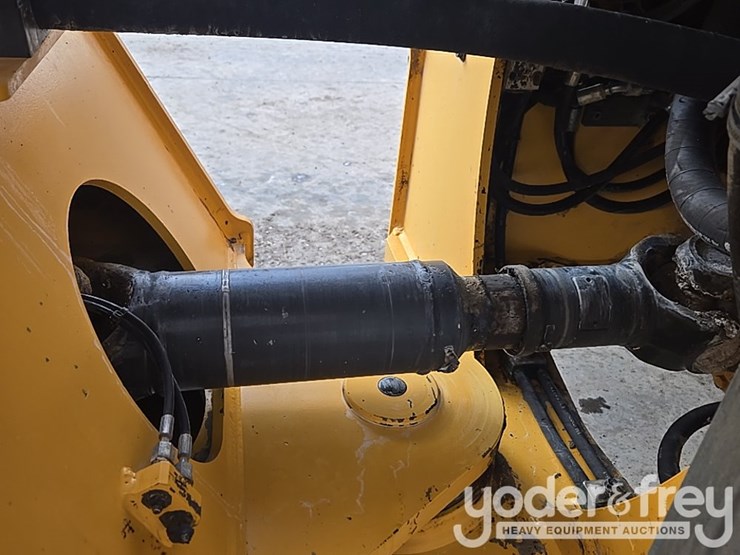 2014-volvo-l150h-image-40