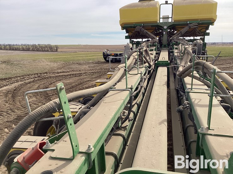 2022-john-deere-1775nt-image-12