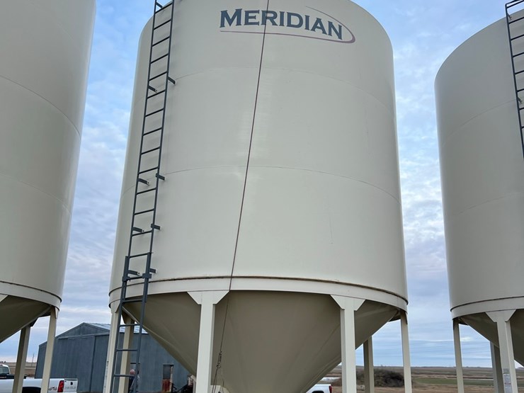 lot-45.-3,000-bu.-meridian-hopper-bin-image-2