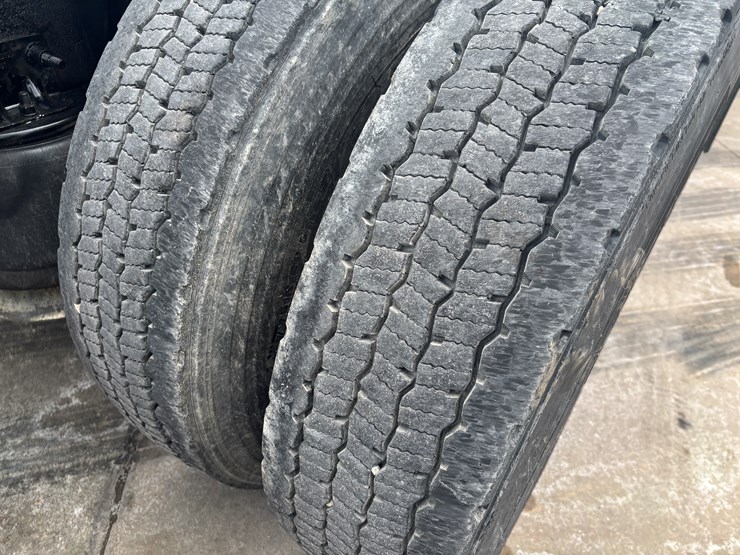 2018-freightliner-cascadia-126-image-75