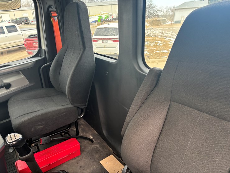 2018-freightliner-cascadia-126-image-46