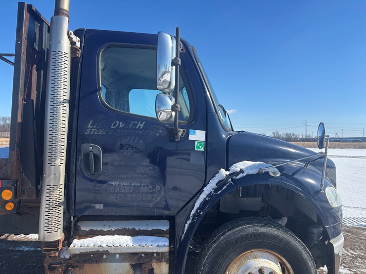 #2294-•-2013-freightliner-m2-flatbed-truck-image-11