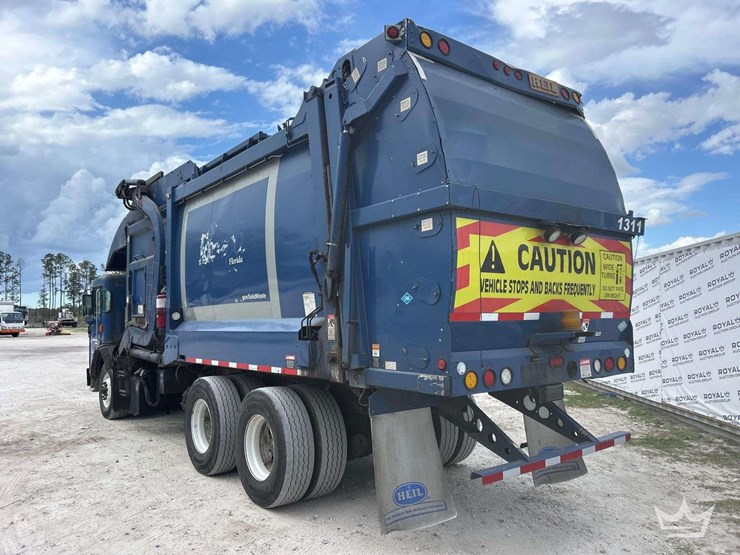 2017-peterbilt-320-image-4