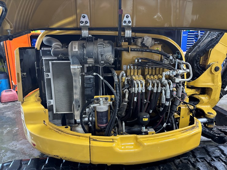 caterpillar-305-image-25