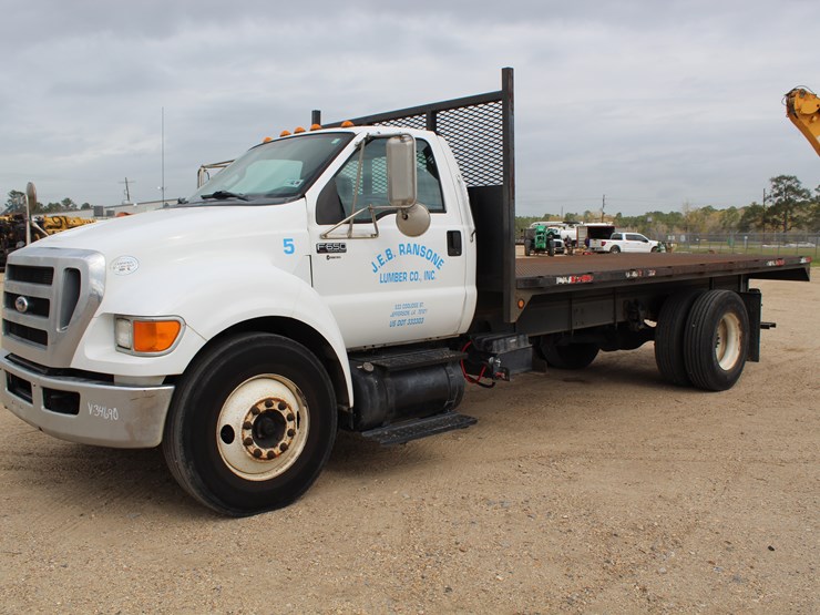 2011-ford-f650-image-1