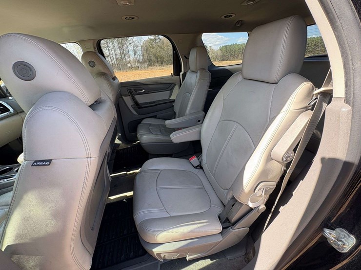 2016-gmc-acadia-slt-image-19